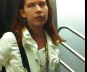 Busty dziewczyna francuski ssie i pieprzy z cumshot
