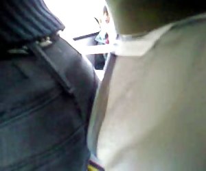 trochę latina milf dostaje zakręcony z liny na łóżku